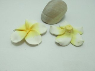 20Pcs White Fimo Beads Frangipani Flower Jewellery Finding 54mm